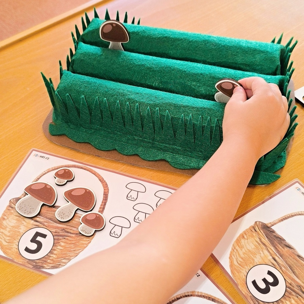 Aktivity Hříbky podzim - velikosti, počítání, stojánek z kartonu-5